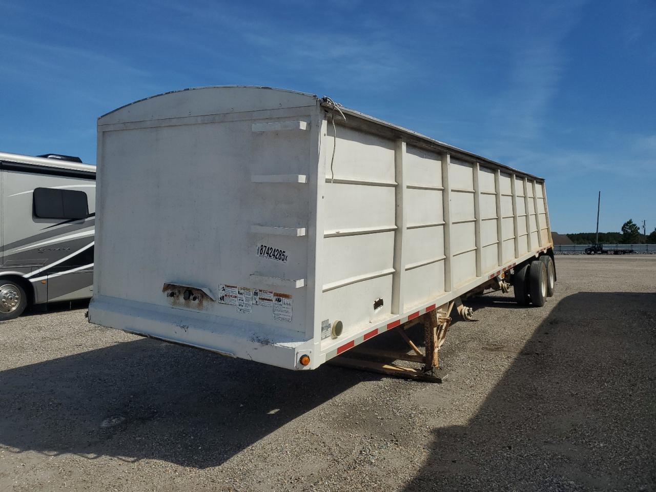 Lot #3301709361 2010 KBH HOPPER