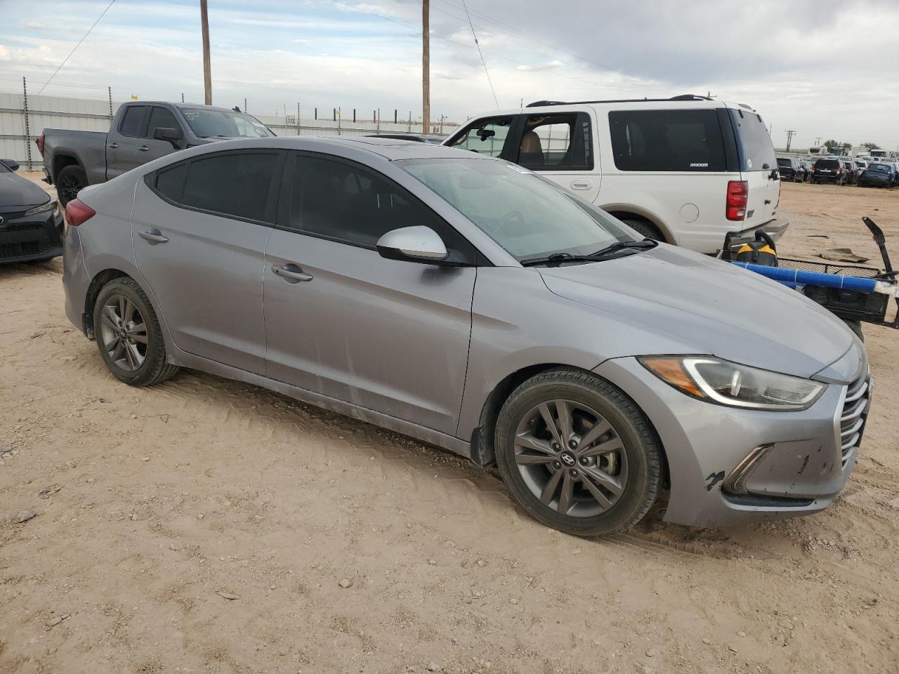 HYUNDAI ELANTRA SE