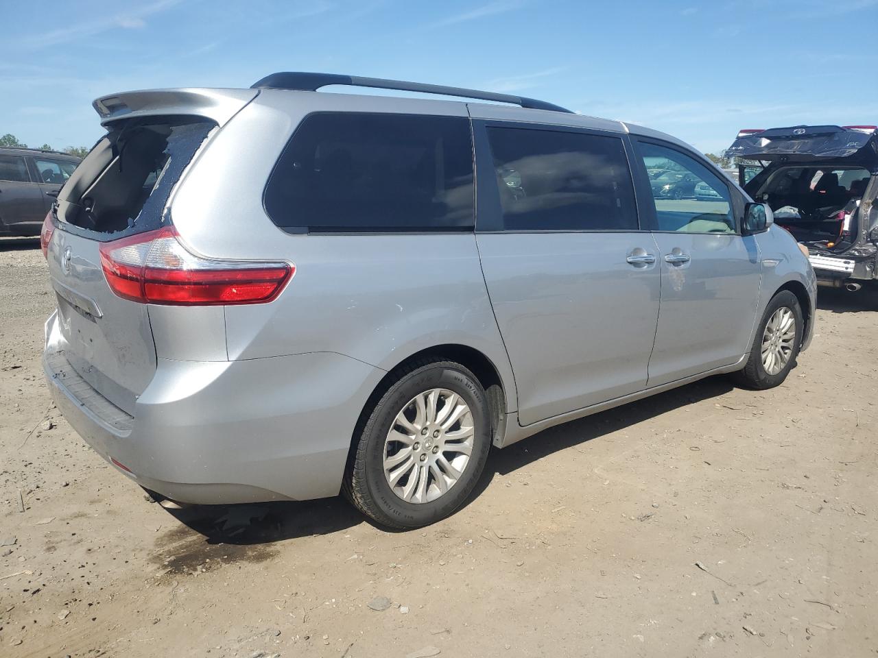 TOYOTA SIENNA XLE
