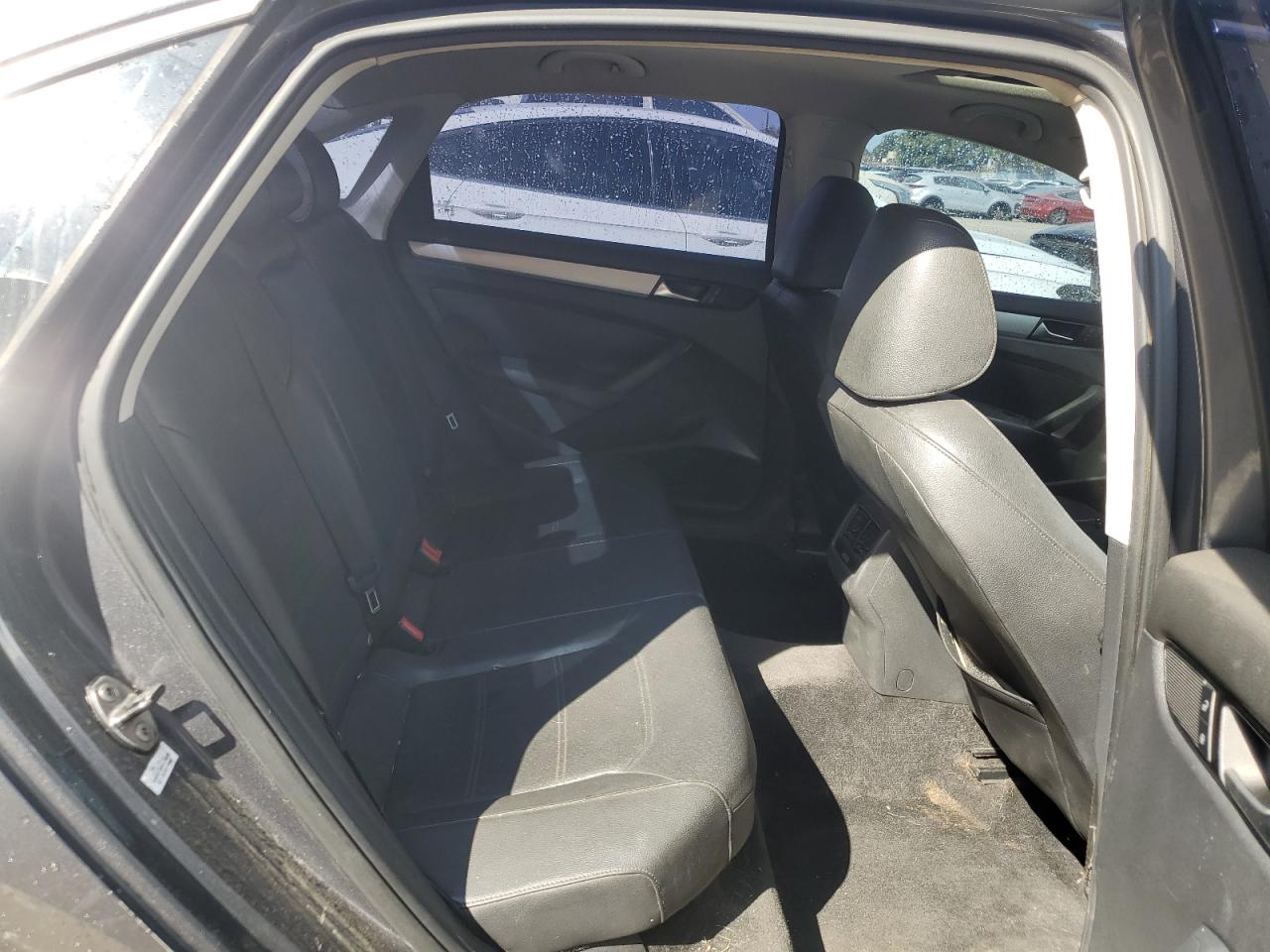 VOLKSWAGEN PASSAT SE