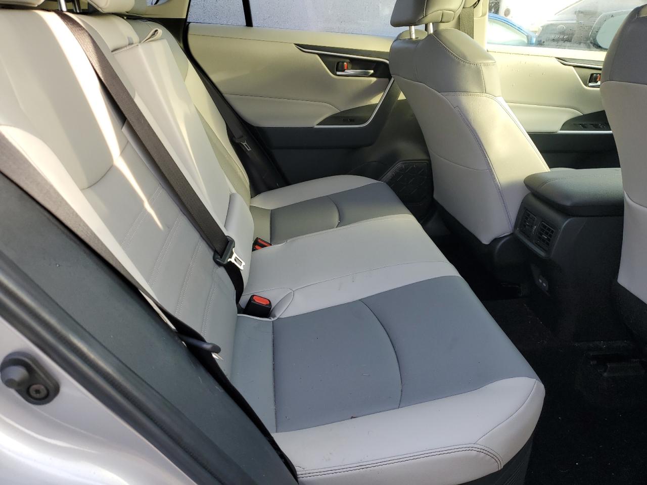 TOYOTA RAV4 XLE PREMIUM