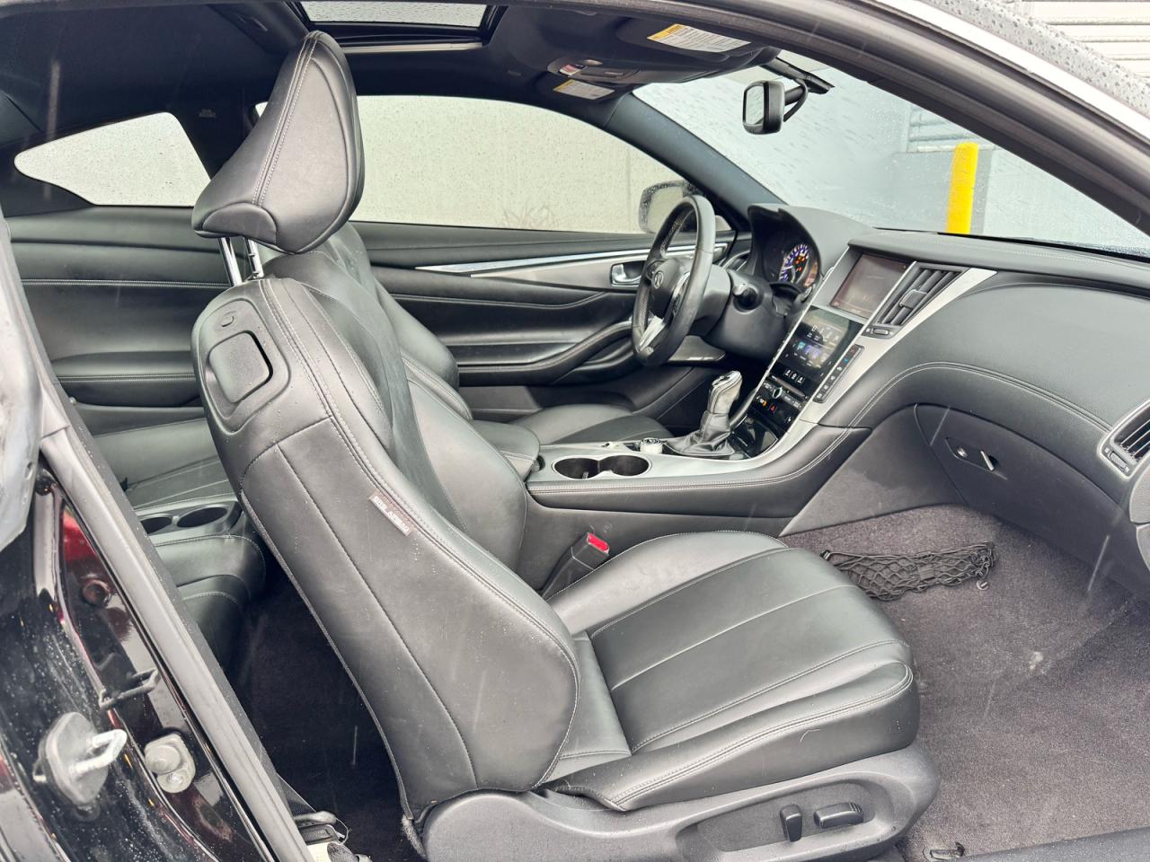 INFINITI Q60 LUXE 300