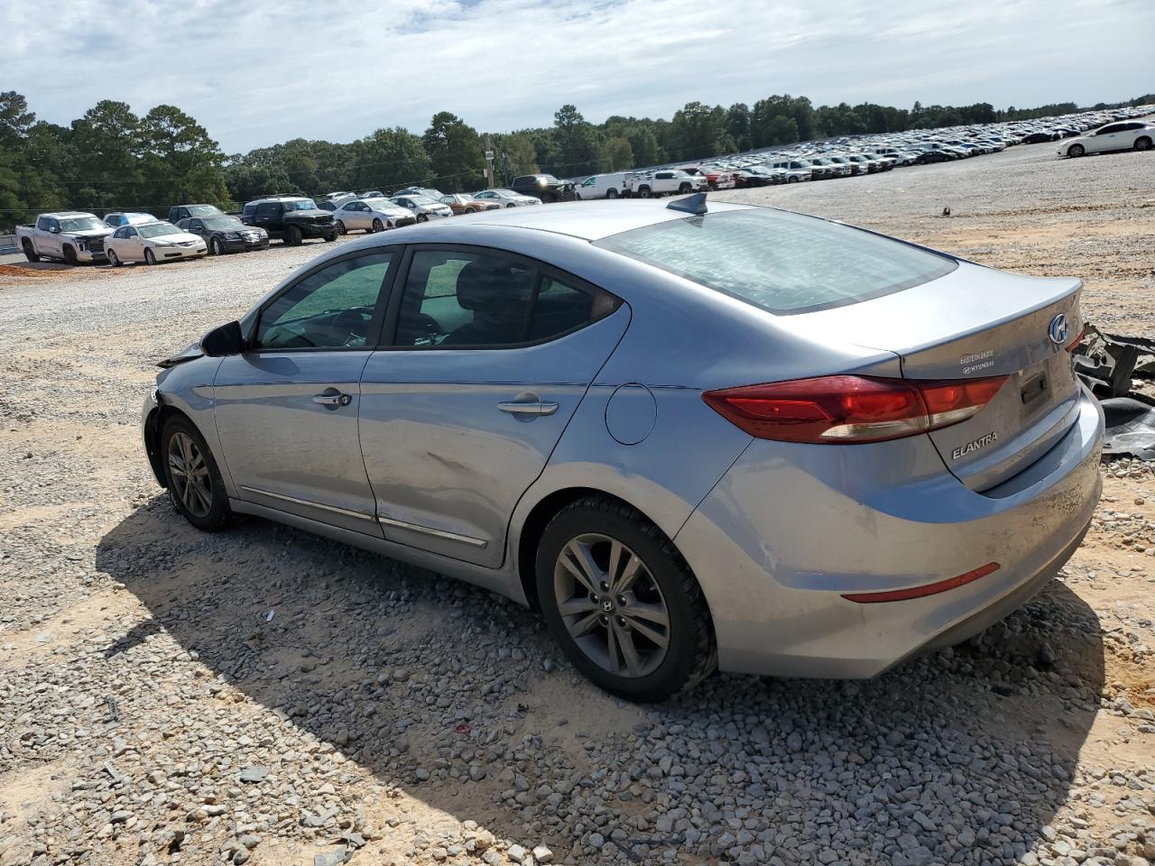 HYUNDAI ELANTRA SE