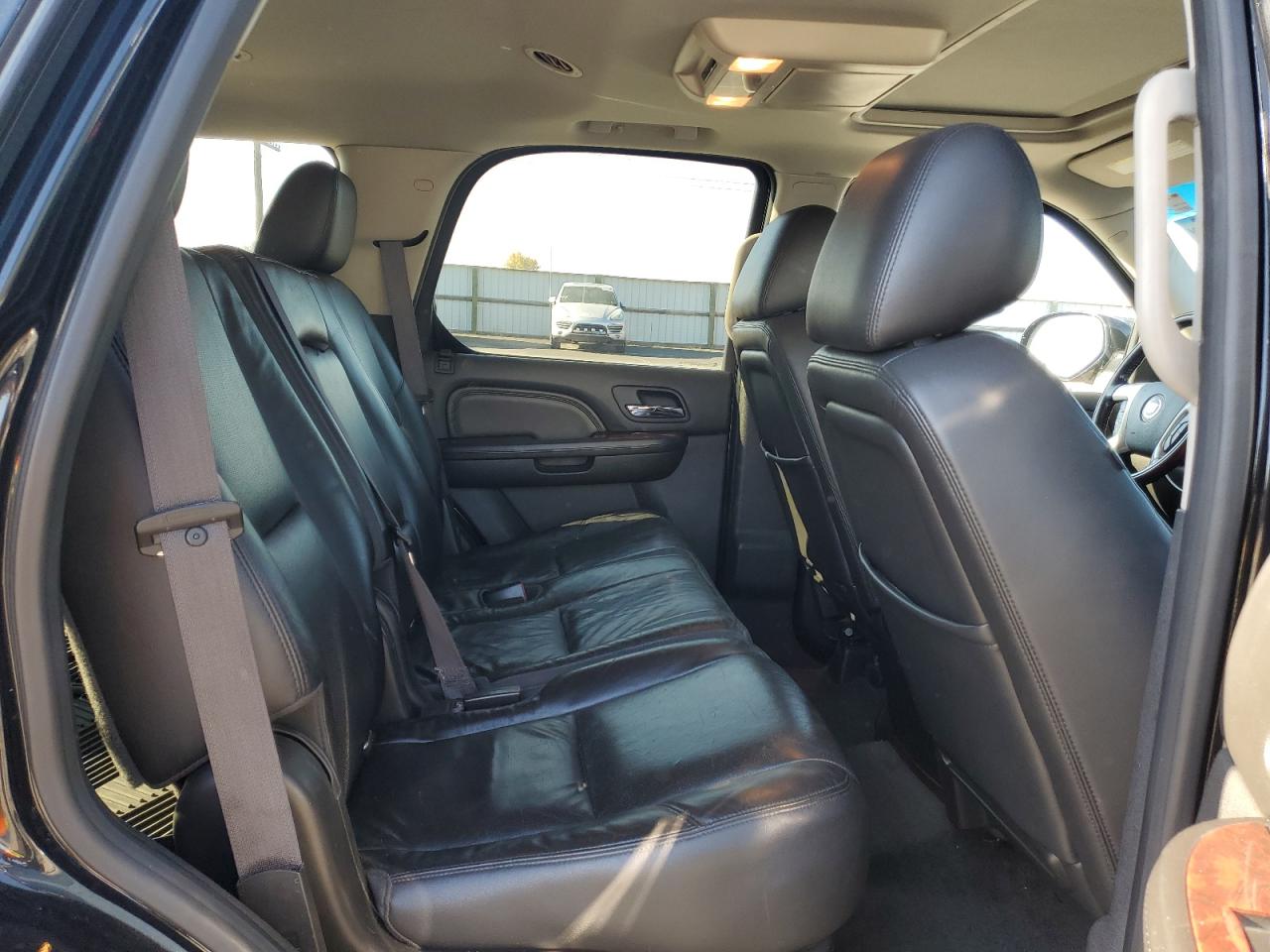 CADILLAC ESCALADE LUXURY