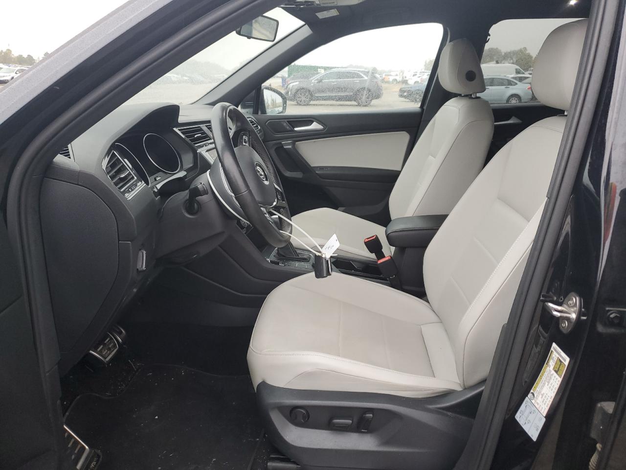 VOLKSWAGEN TIGUAN SE