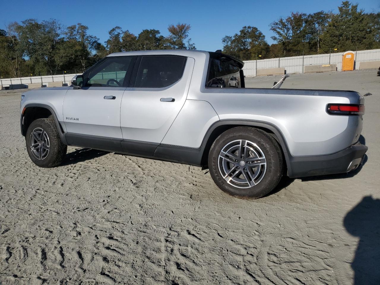 RIVIAN R1T ADVENTURE