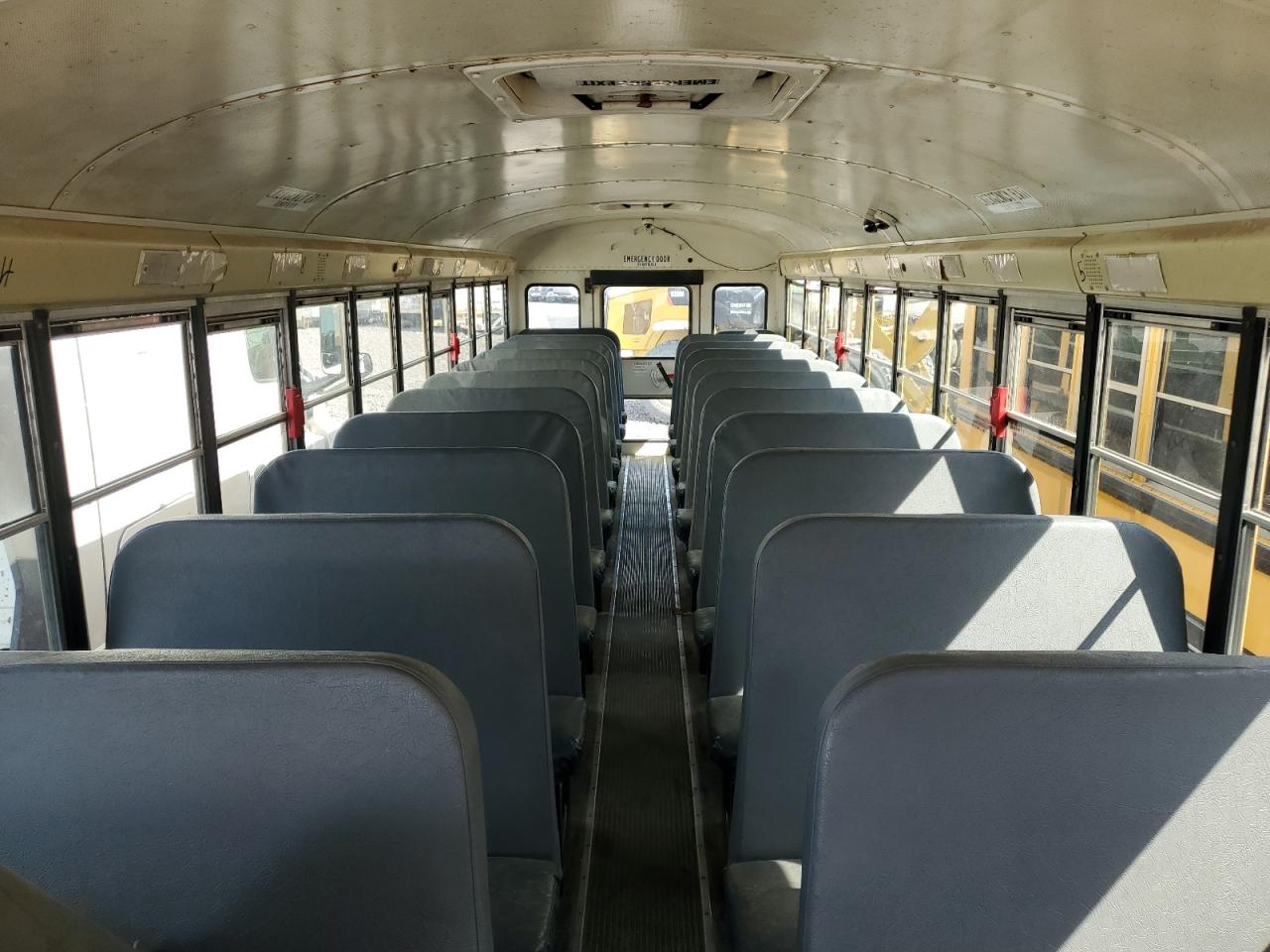 Lot #3290271227 2014 THOM CE SERIES SCHOOL