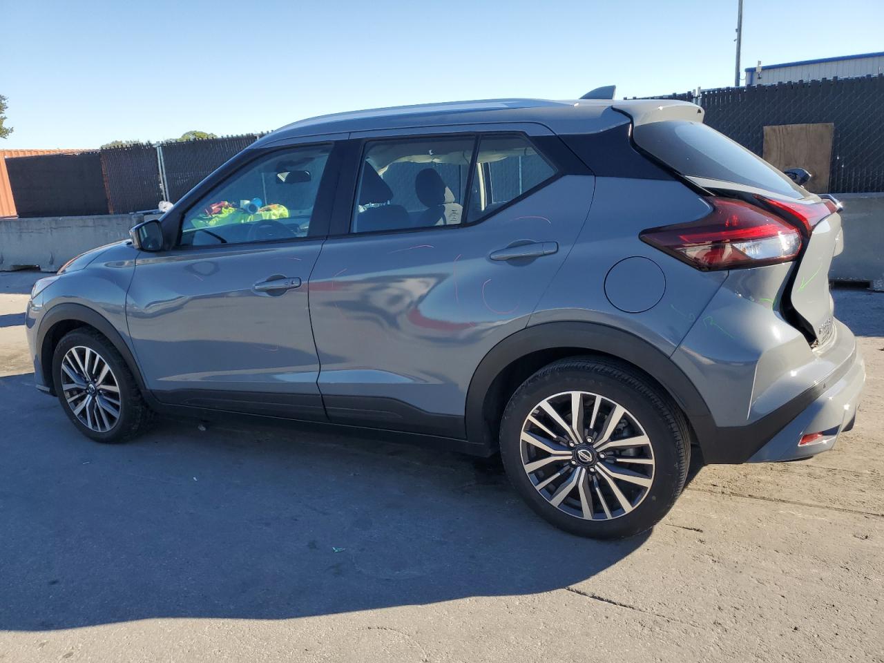 NISSAN KICKS SV