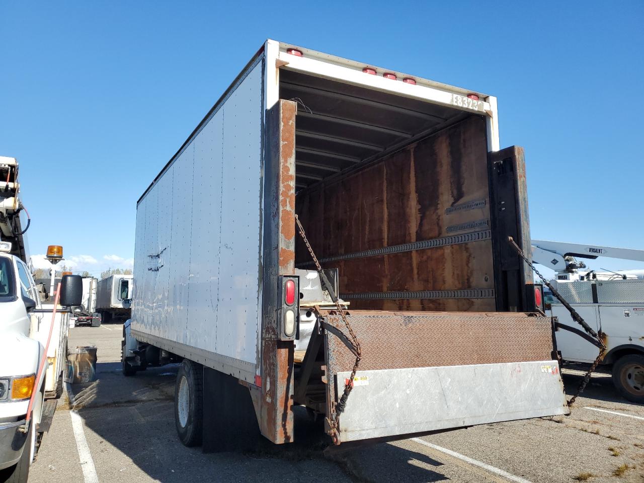 Lot #3276395659 1999 INTERNATIONAL 4700 BOX TRUCK