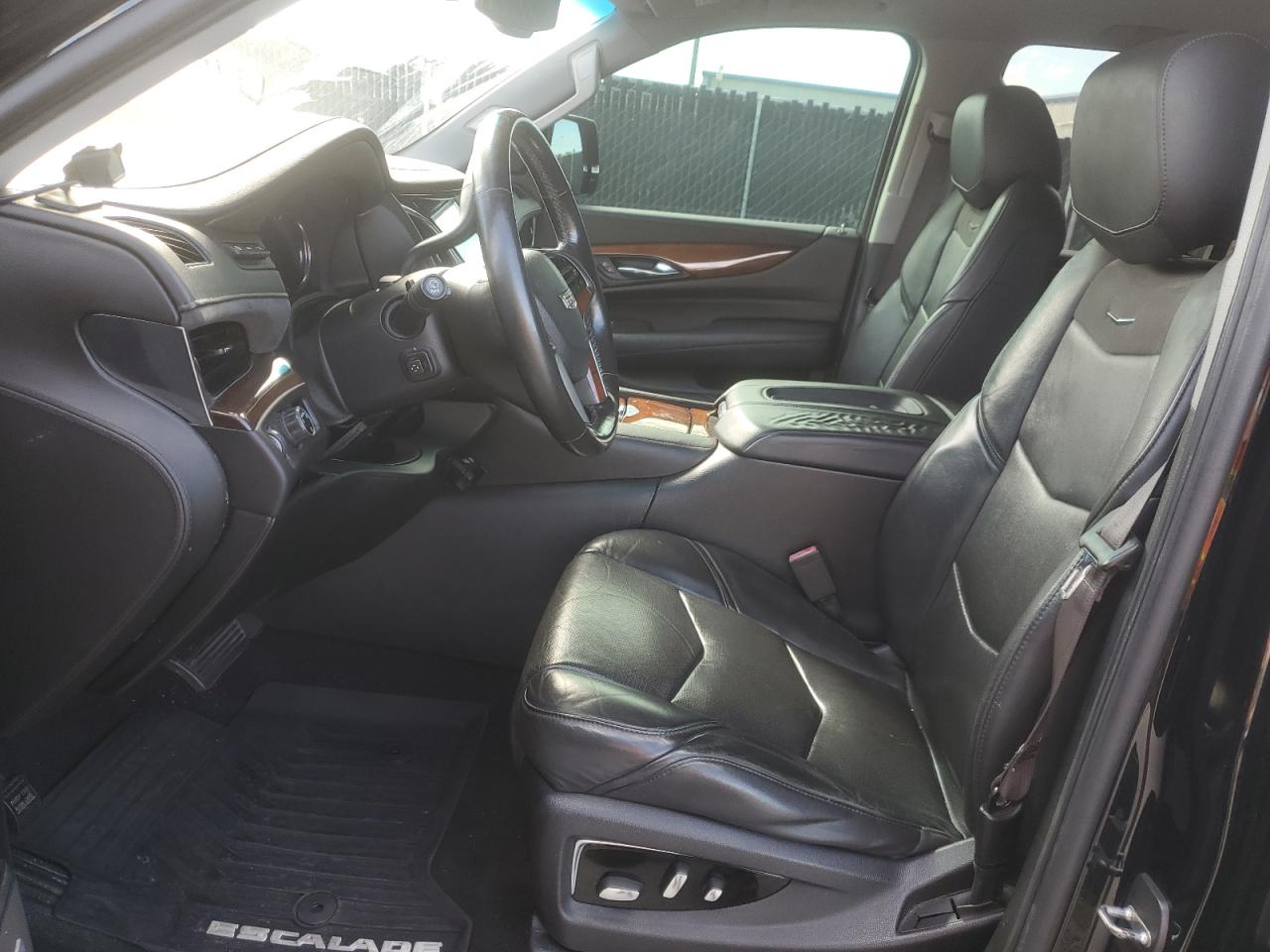 CADILLAC ESCALADE LUXURY