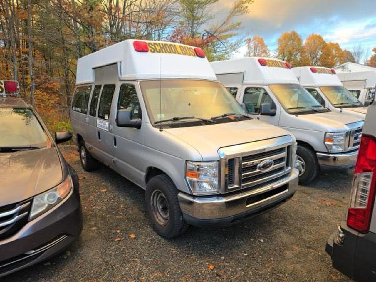 FORD ECONOLINE E250 VAN