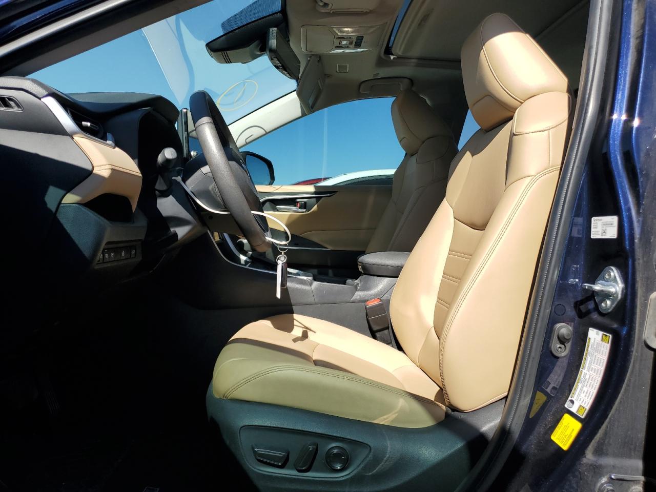 TOYOTA RAV4 XLE PREMIUM