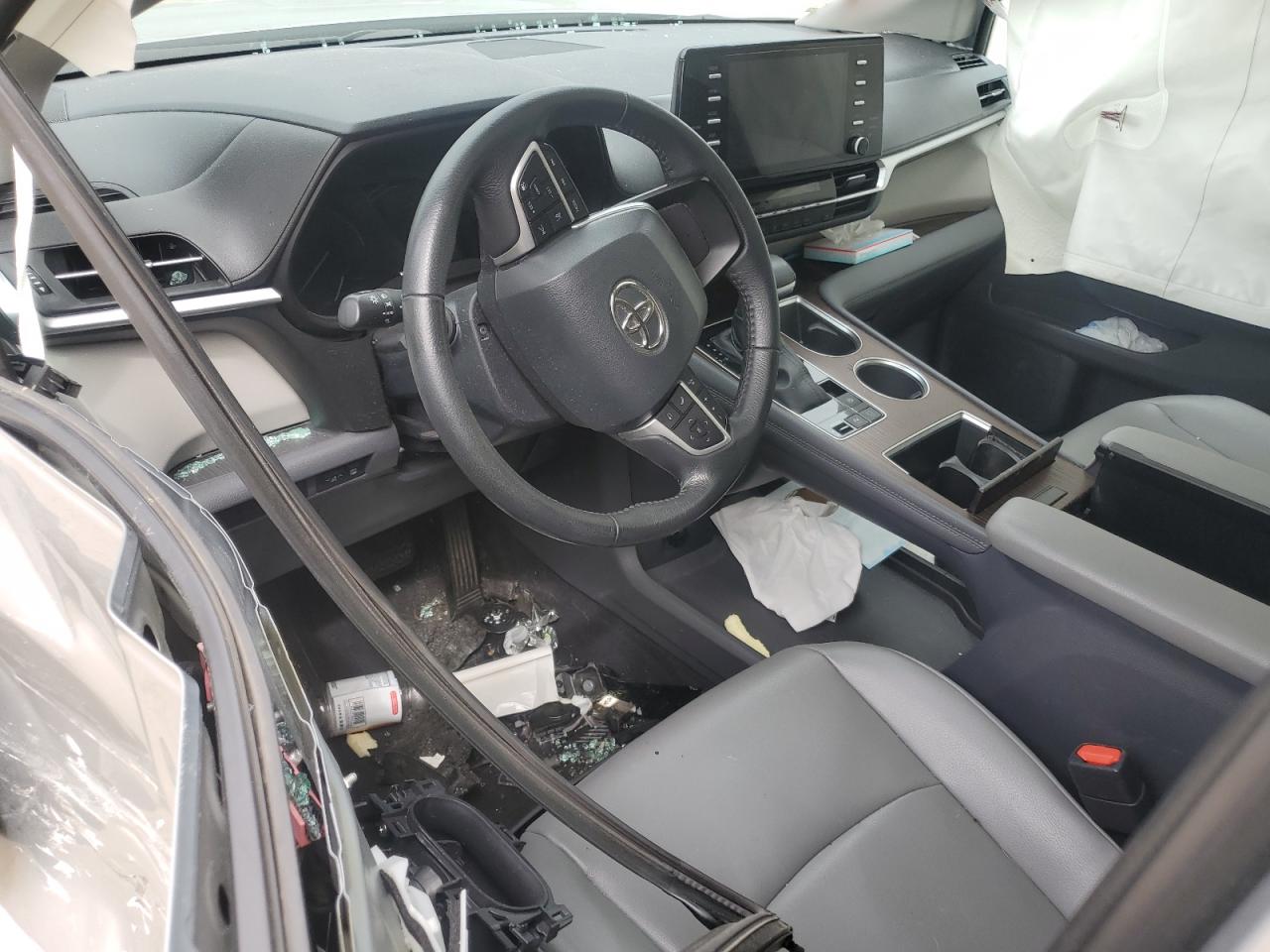 TOYOTA SIENNA XLE