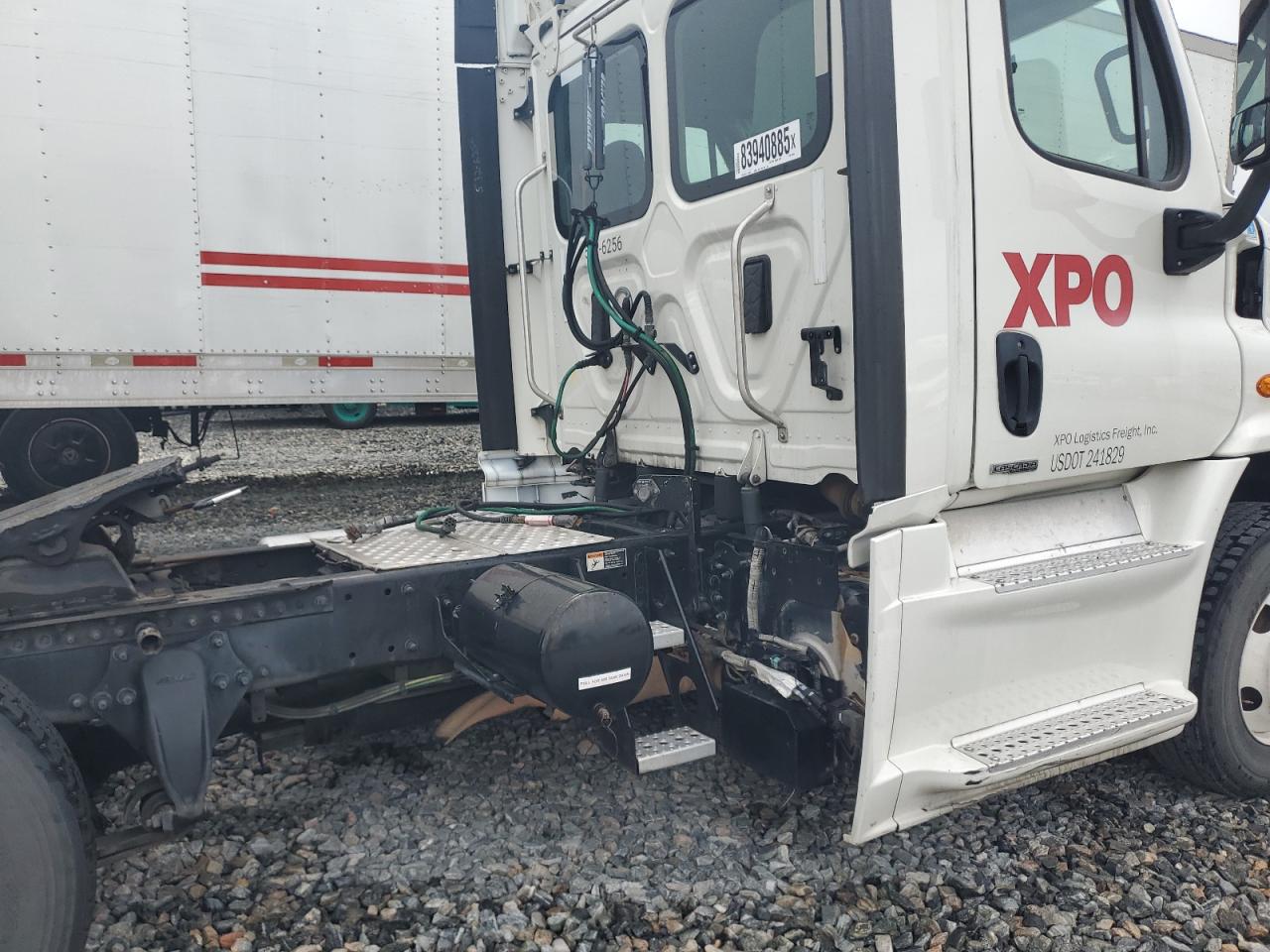 Lot #3266777413 2017 FREIGHTLINER CASCADIA 1