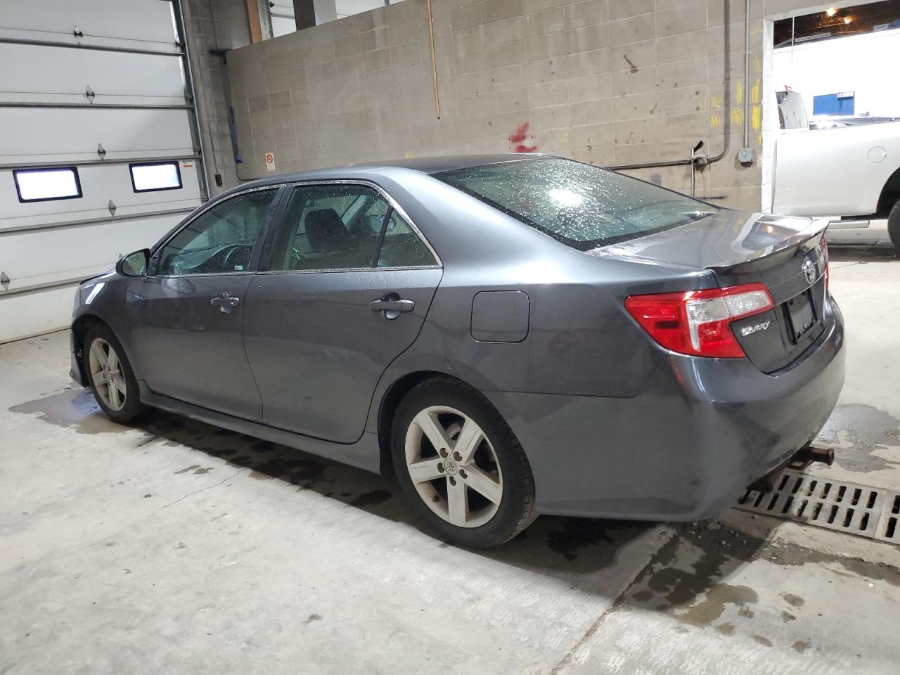 TOYOTA CAMRY BASE