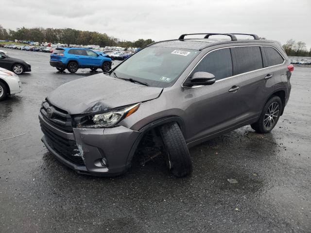 2018 TOYOTA HIGHLANDER SE 5TDKZRFH0JS533187