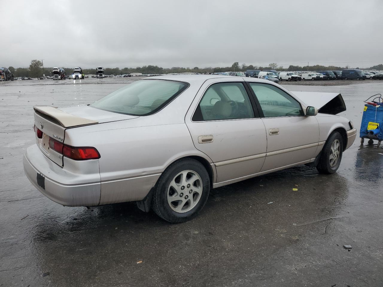 Lot #3284138568 1999 TOYOTA CAMRY LE