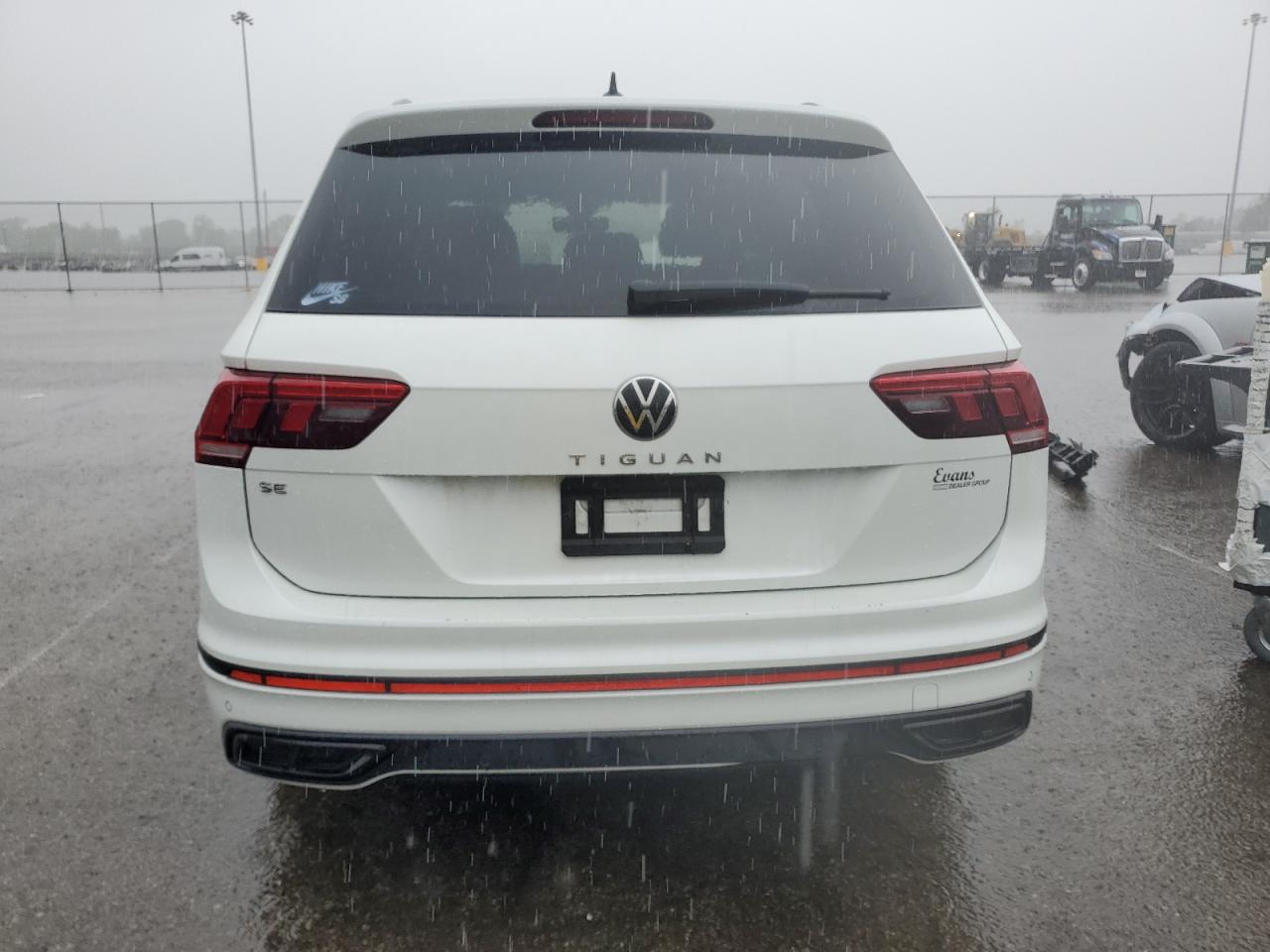 VOLKSWAGEN TIGUAN SE R-LINE BLACK
