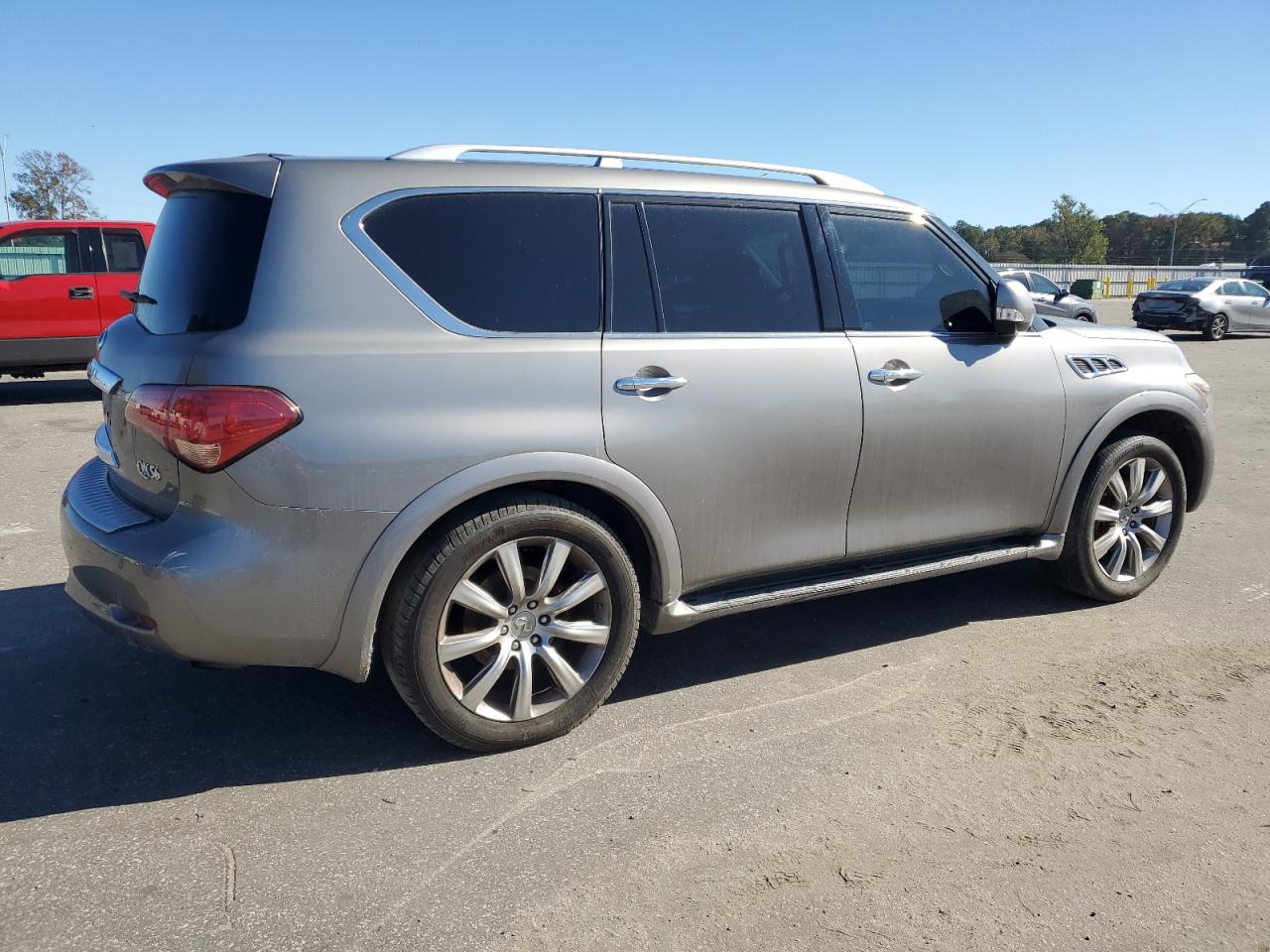 INFINITI QX56