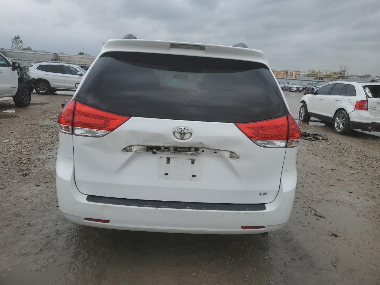 Lot #3291626240 2014 TOYOTA SIENNA LE