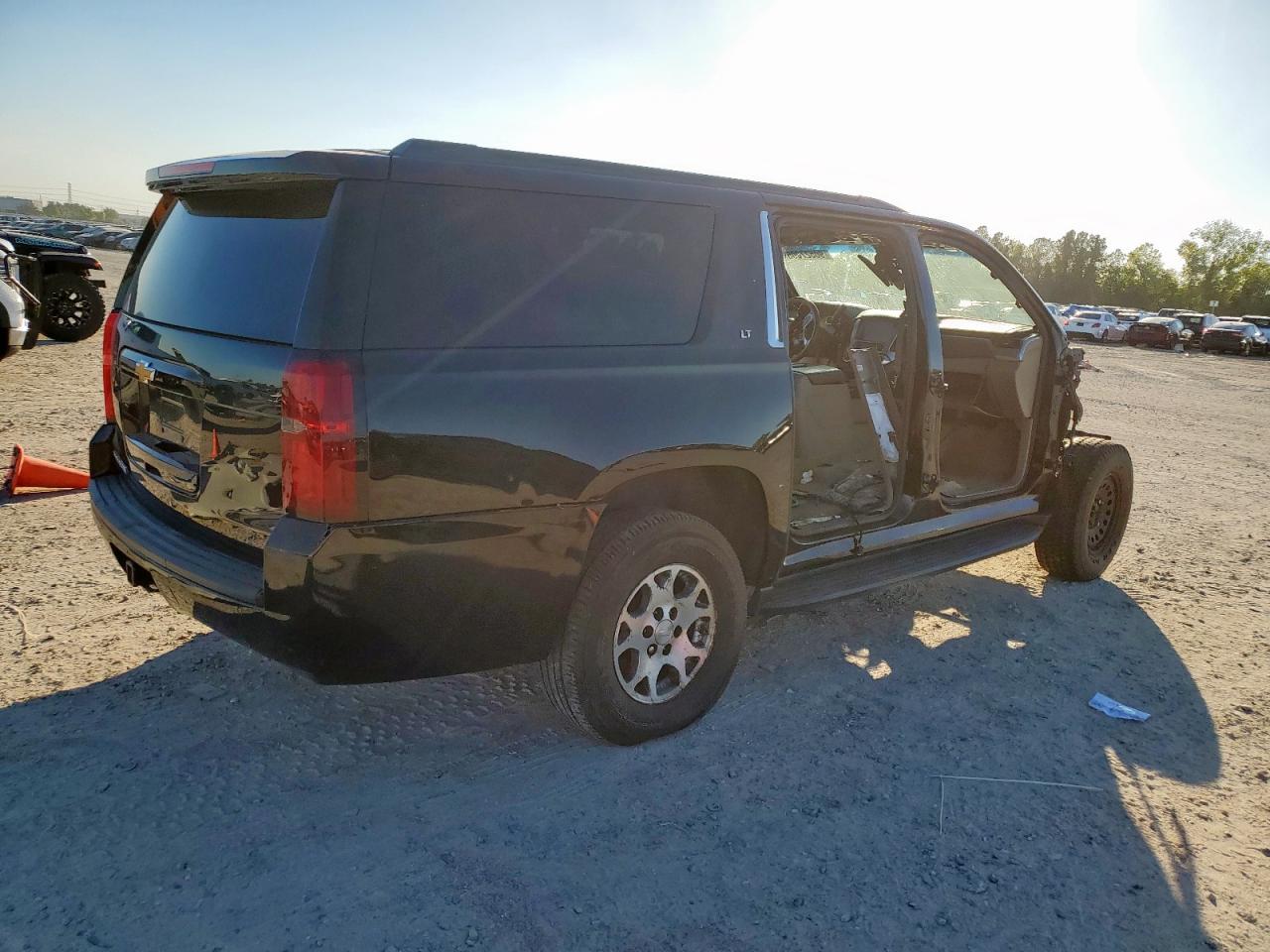 CHEVROLET SUBURBAN C1500 LT