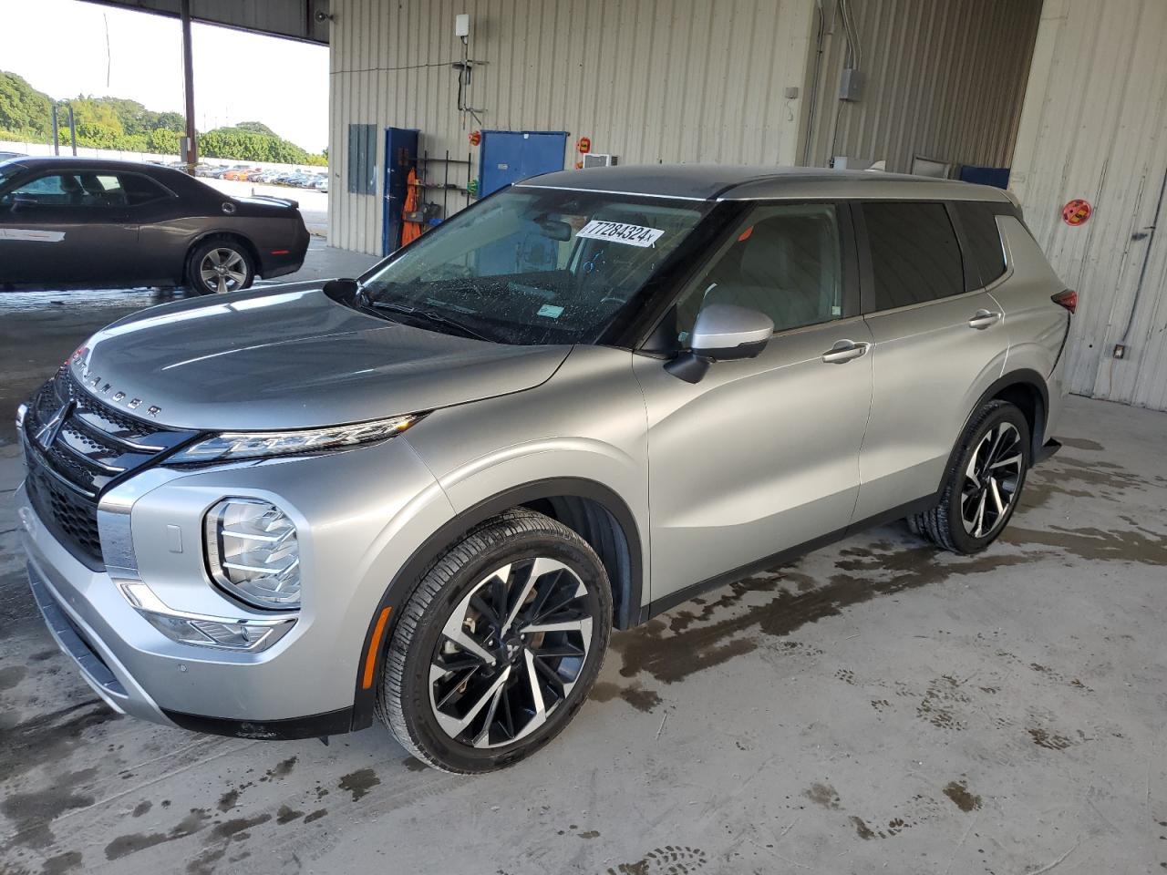 MITSUBISHI OUTLANDER SE