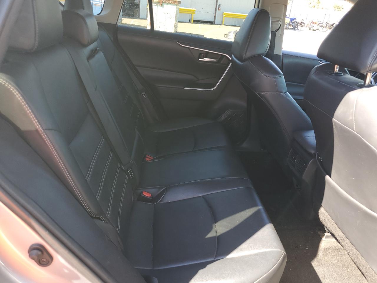 TOYOTA RAV4 XLE PREMIUM