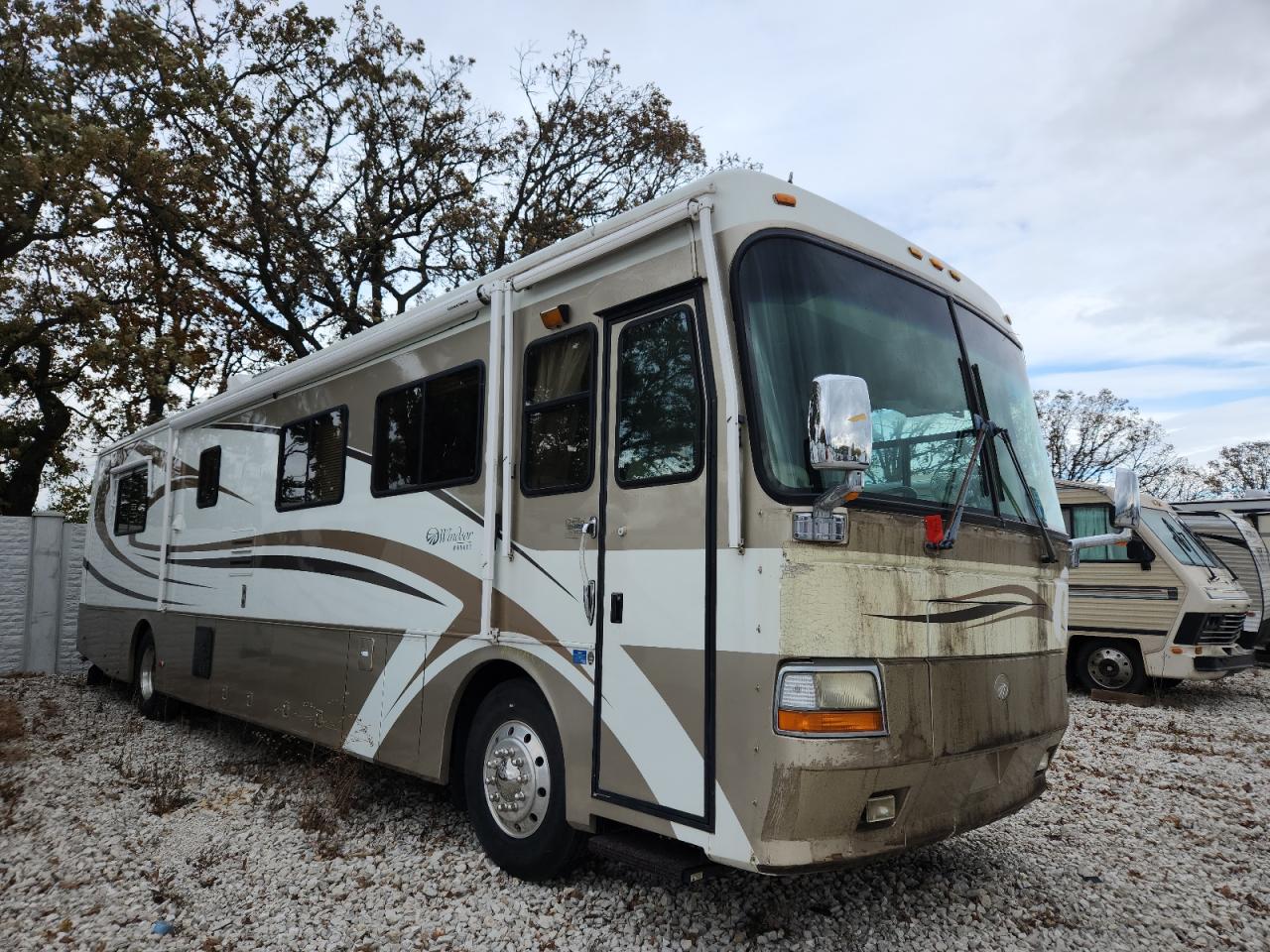 Lot #3276492193 2000 ROADMASTER MONACO