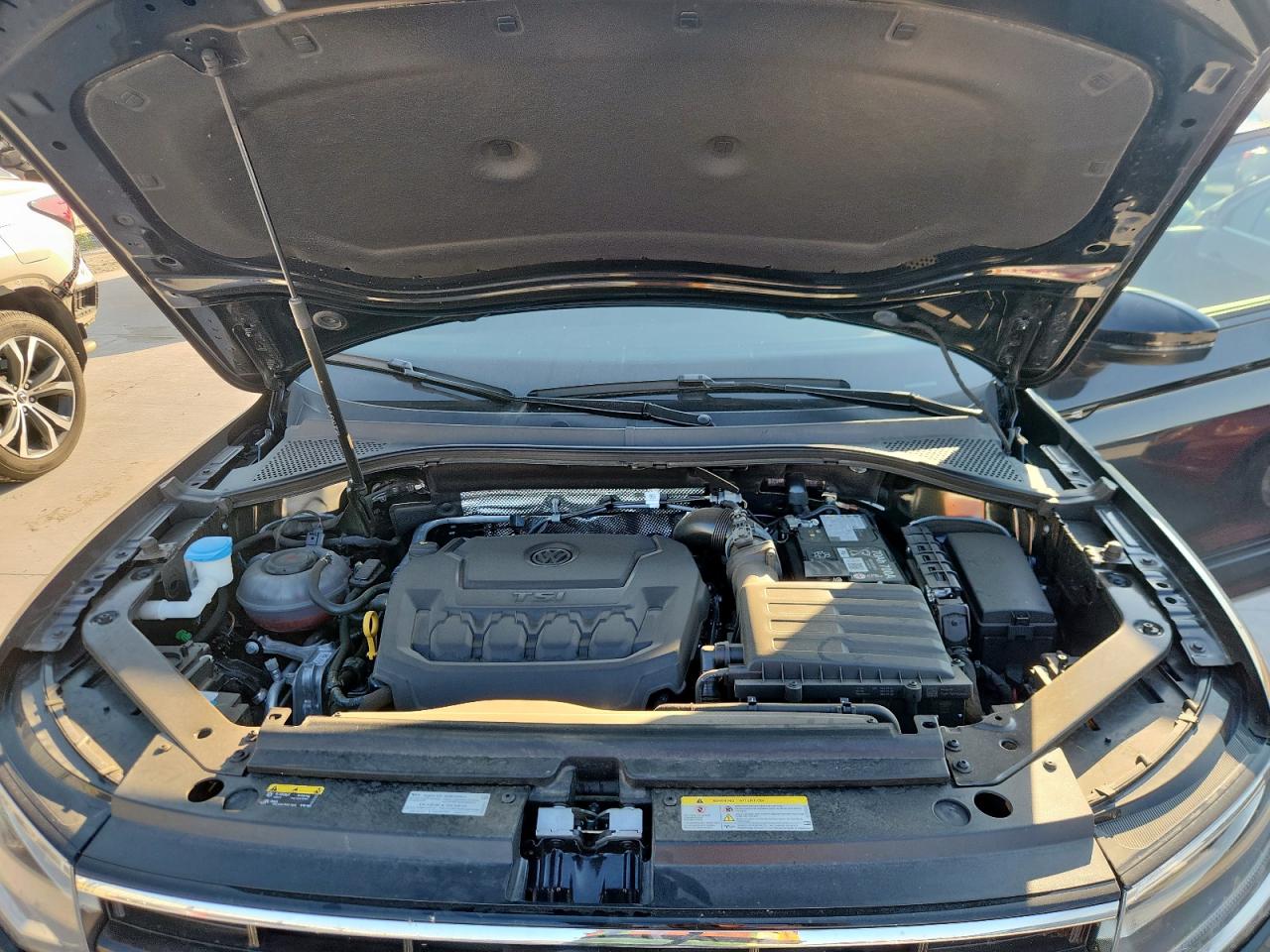 VOLKSWAGEN TIGUAN SE R-LINE BLACK