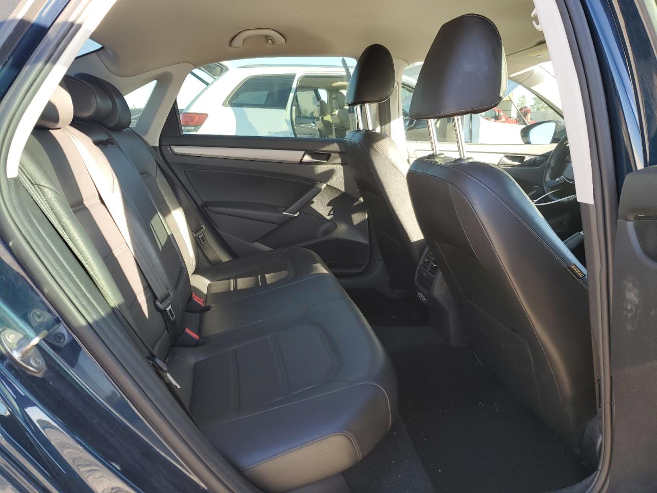 VOLKSWAGEN PASSAT SE