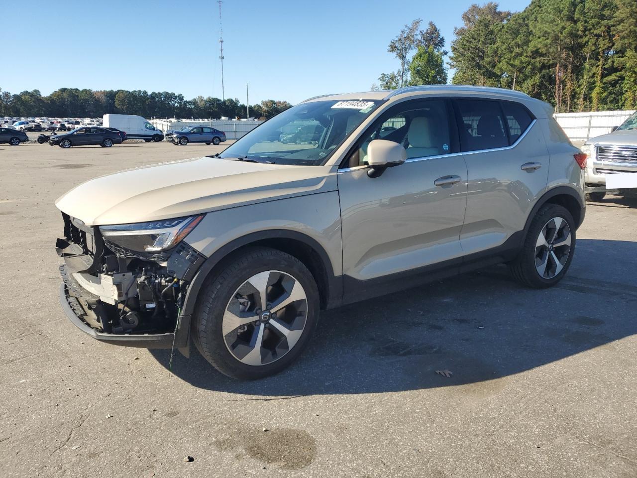 VOLVO XC40 PLUS