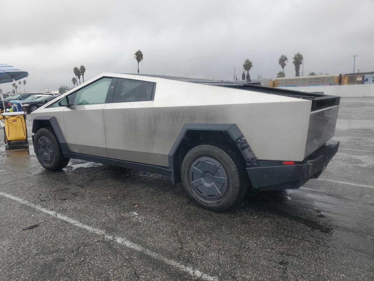 TESLA CYBERTRUCK