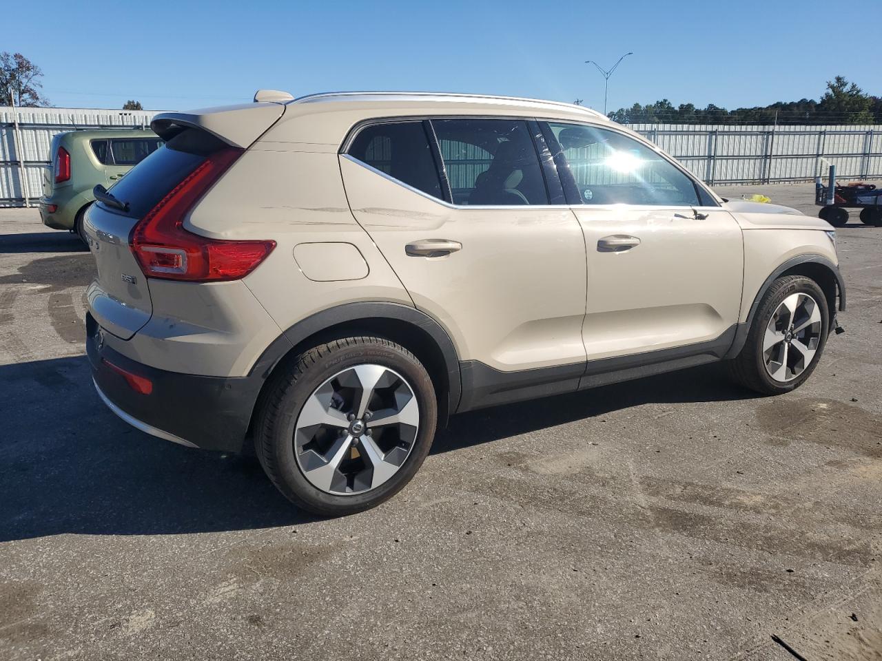 VOLVO XC40 PLUS