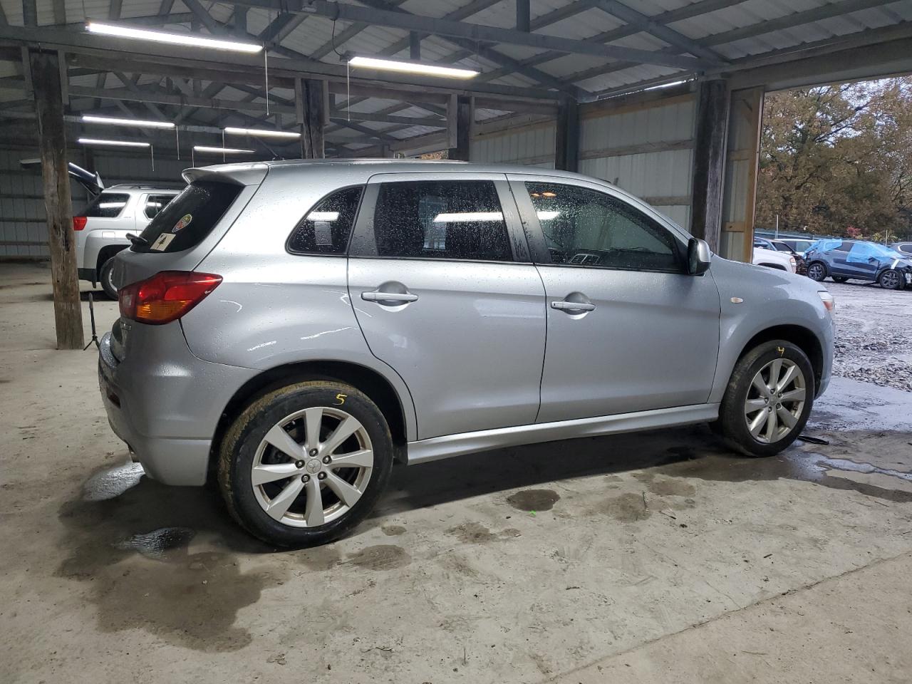 MITSUBISHI OUTLANDER SE