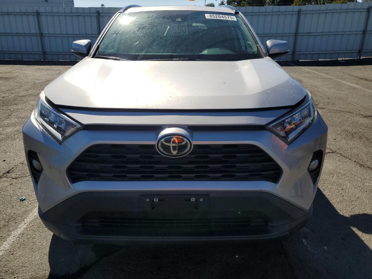 TOYOTA RAV4 XLE PREMIUM