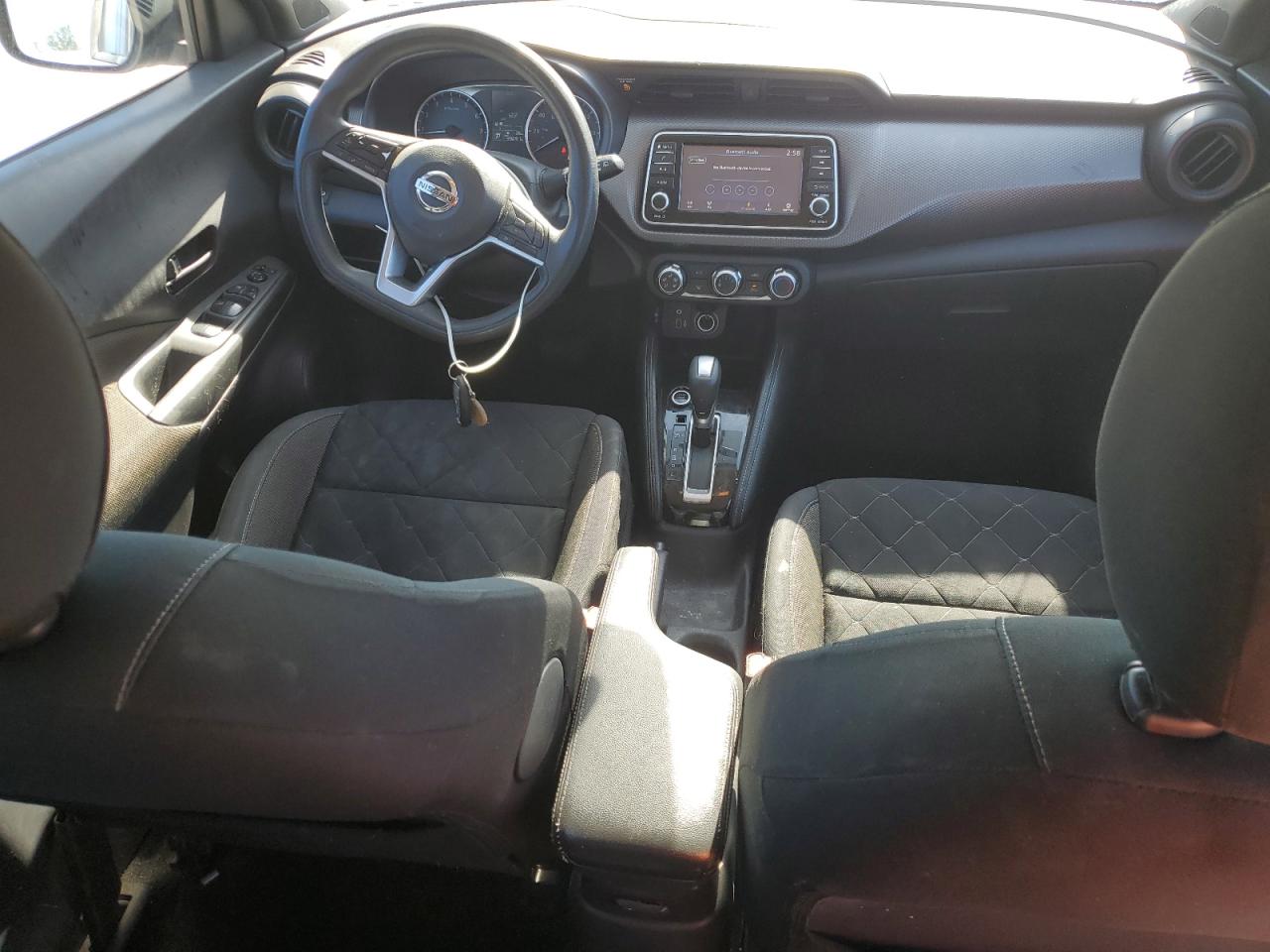 NISSAN KICKS S