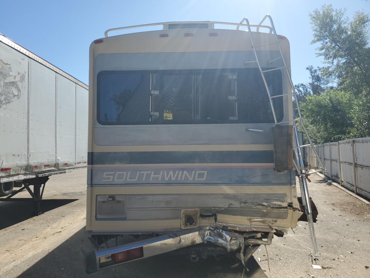 Lot #3286830220 1998 FLEETWOOD SOUTHWIND