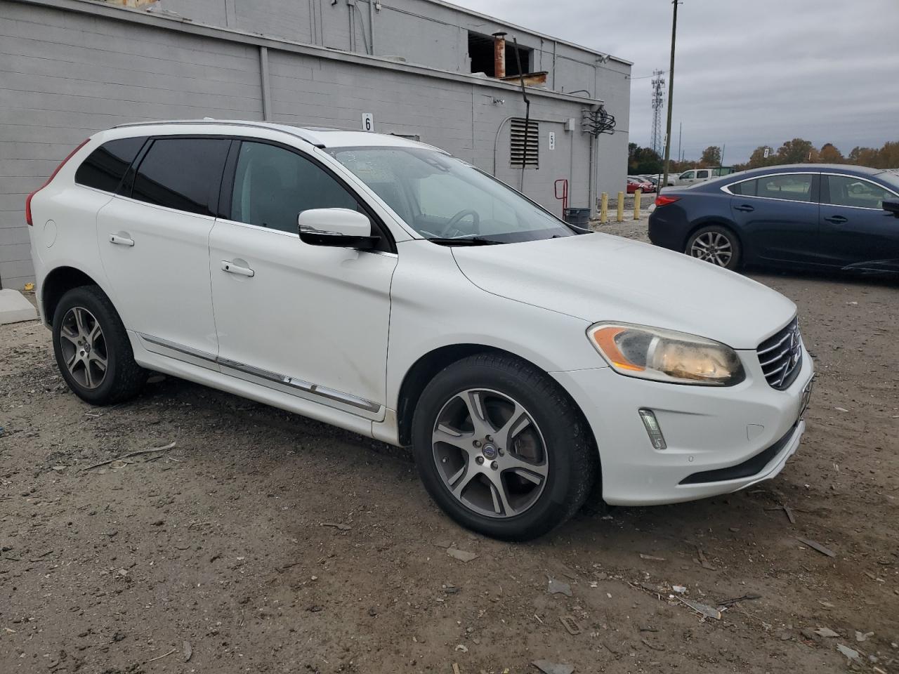 VOLVO XC60 T6 PREMIER