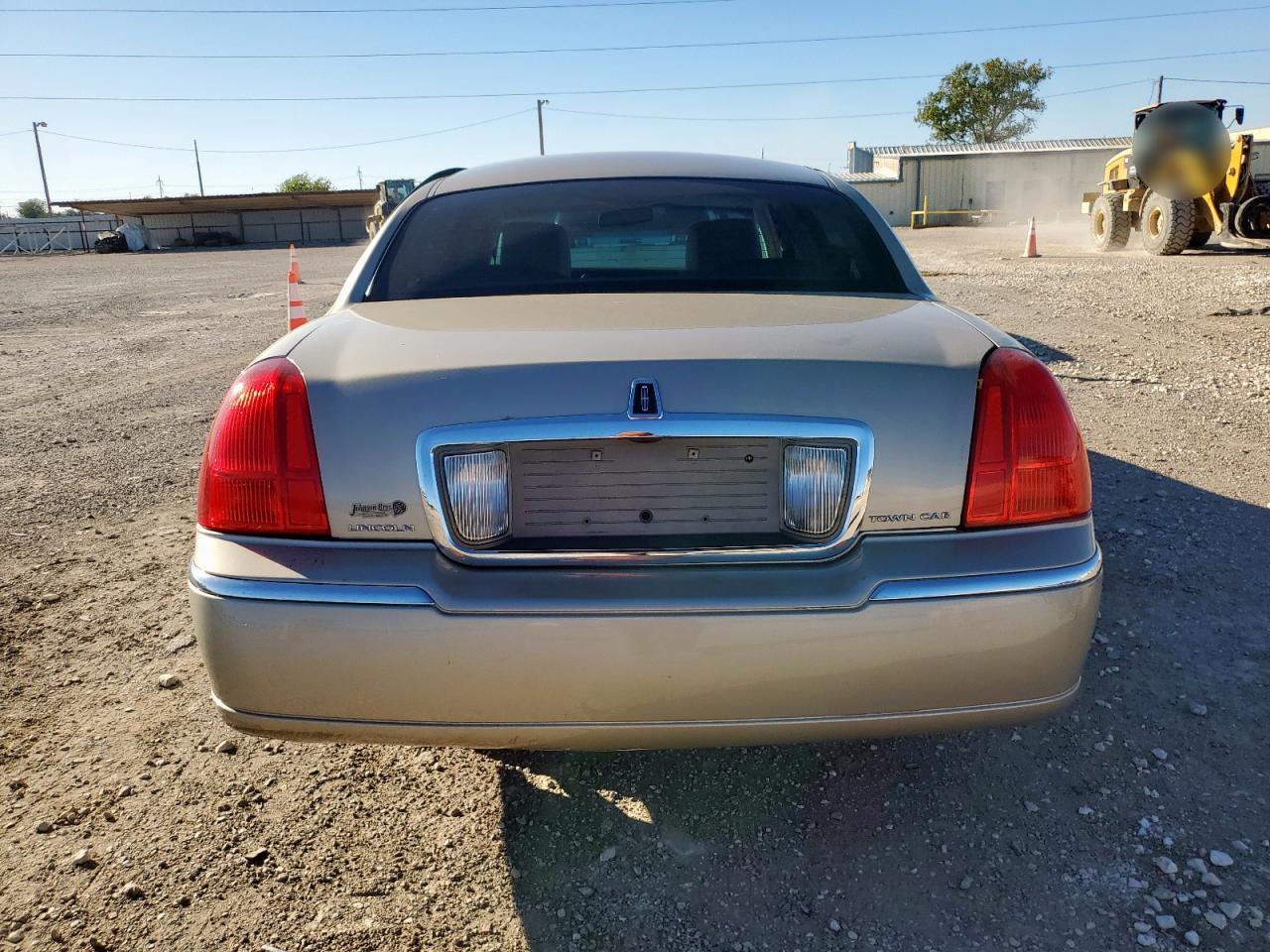 LINCOLN TOWN CAR SIGNATURE LIMITED