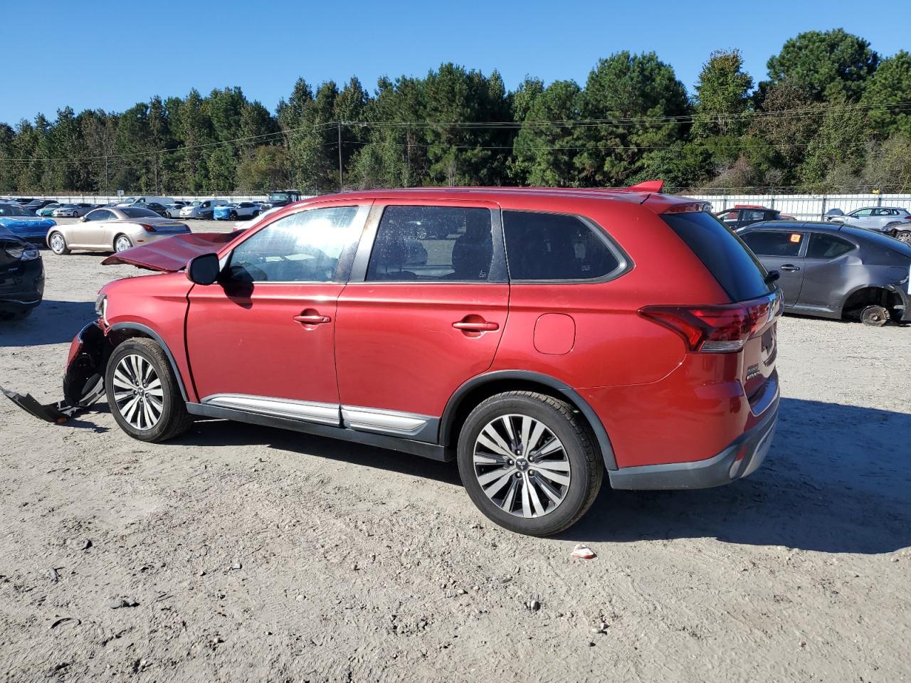 MITSUBISHI OUTLANDER SE