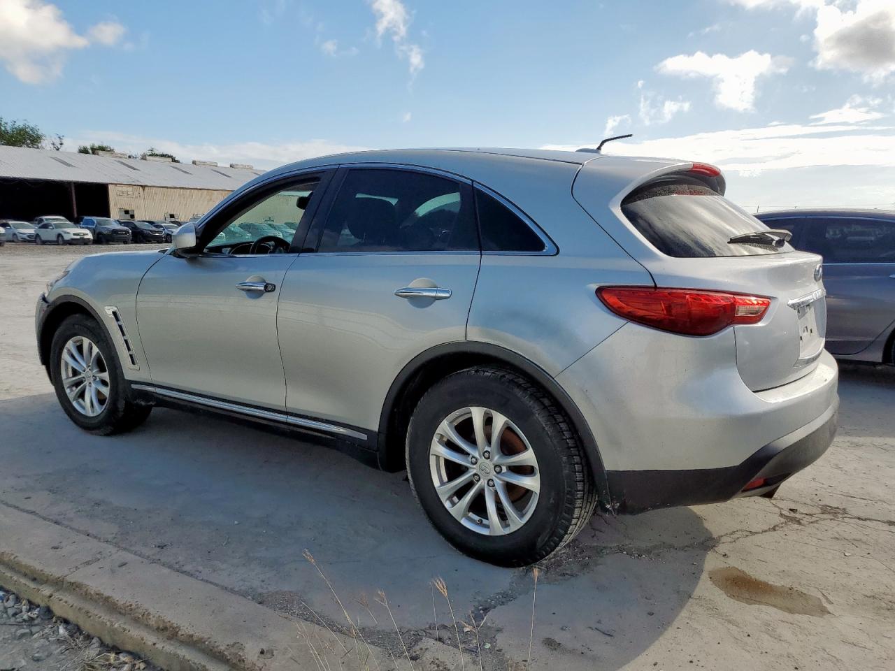 INFINITI QX70