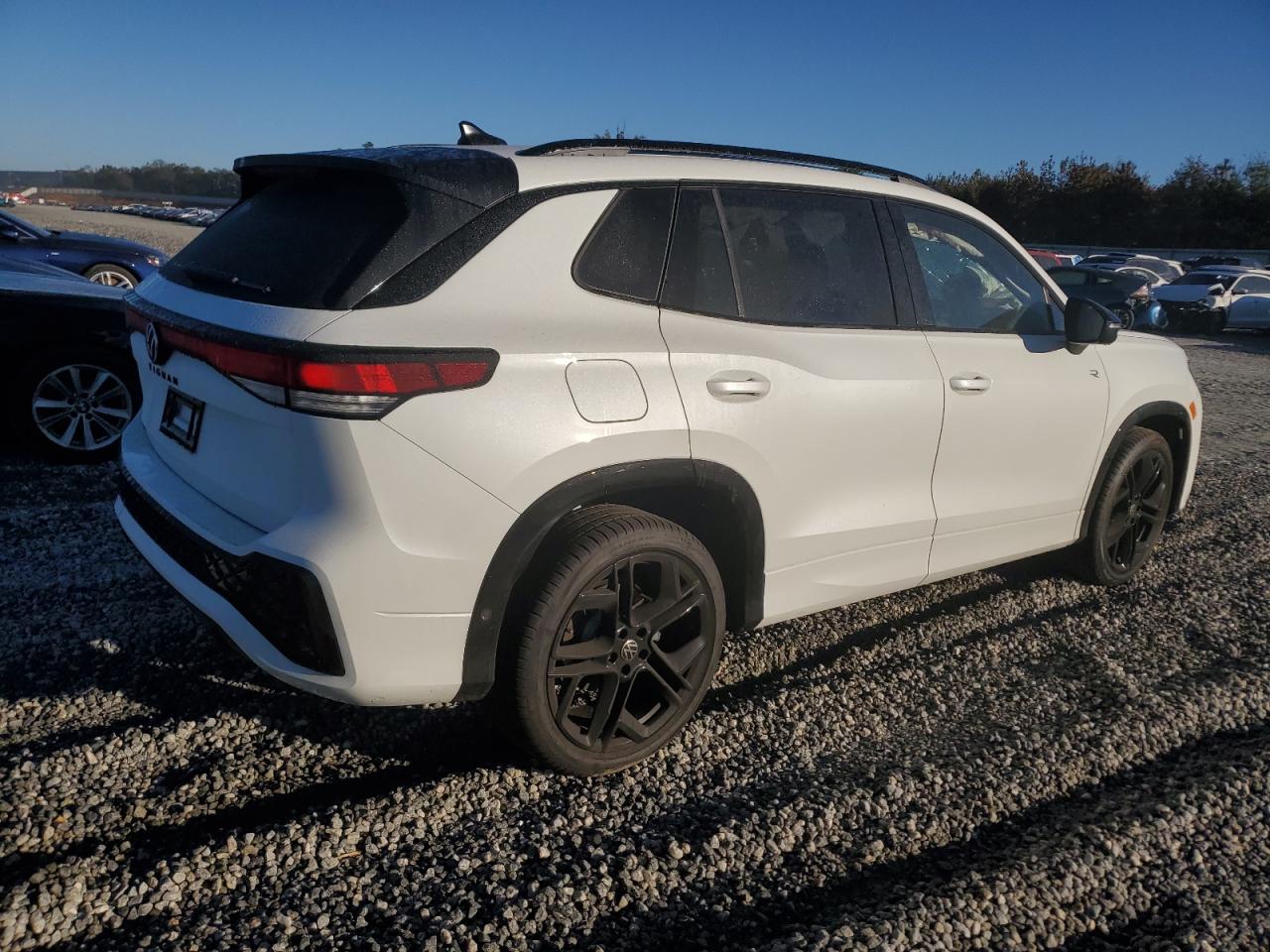 VOLKSWAGEN TIGUAN SE R-LINE BLACK