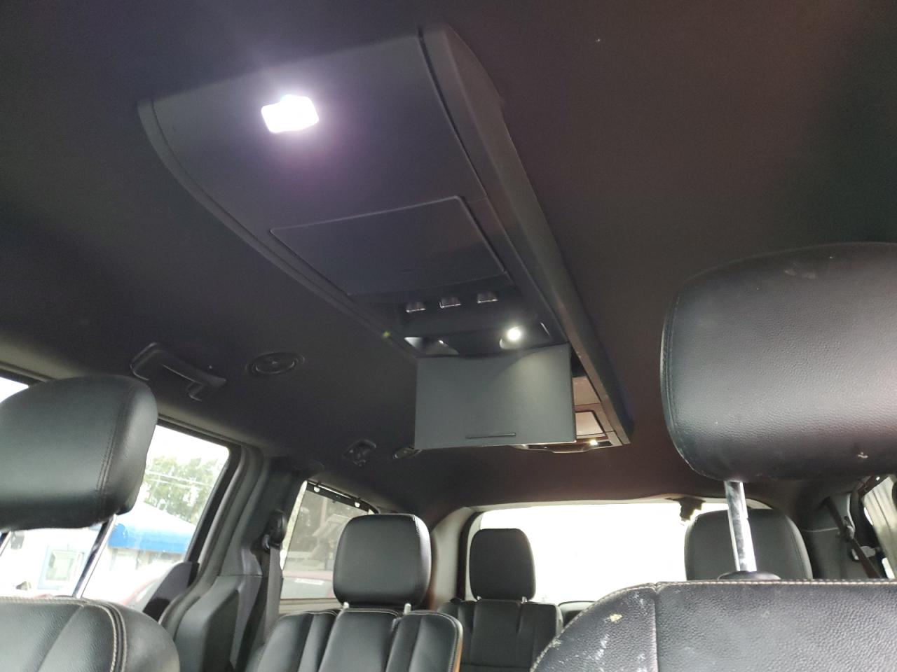 CHRYSLER TOWN & COUNTRY S