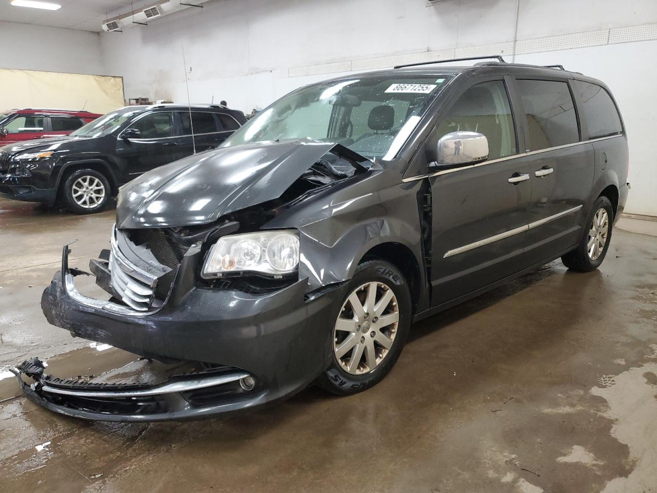CHRYSLER TOWN & COUNTRY TOURING L
