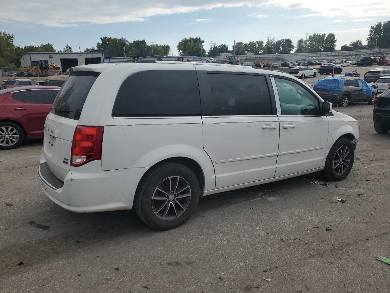 Lot #3301740345 2017 DODGE GRAND CARA