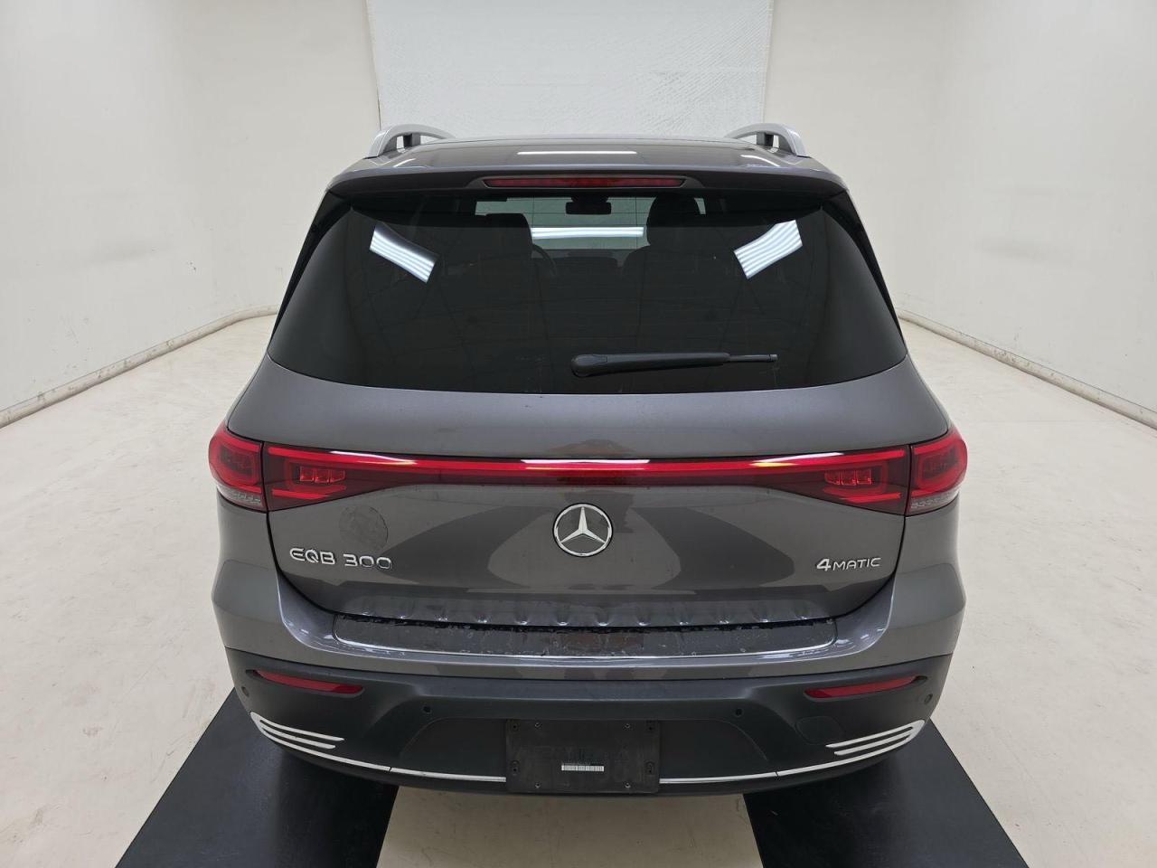 MERCEDES-BENZ EQB 300 4MATIC