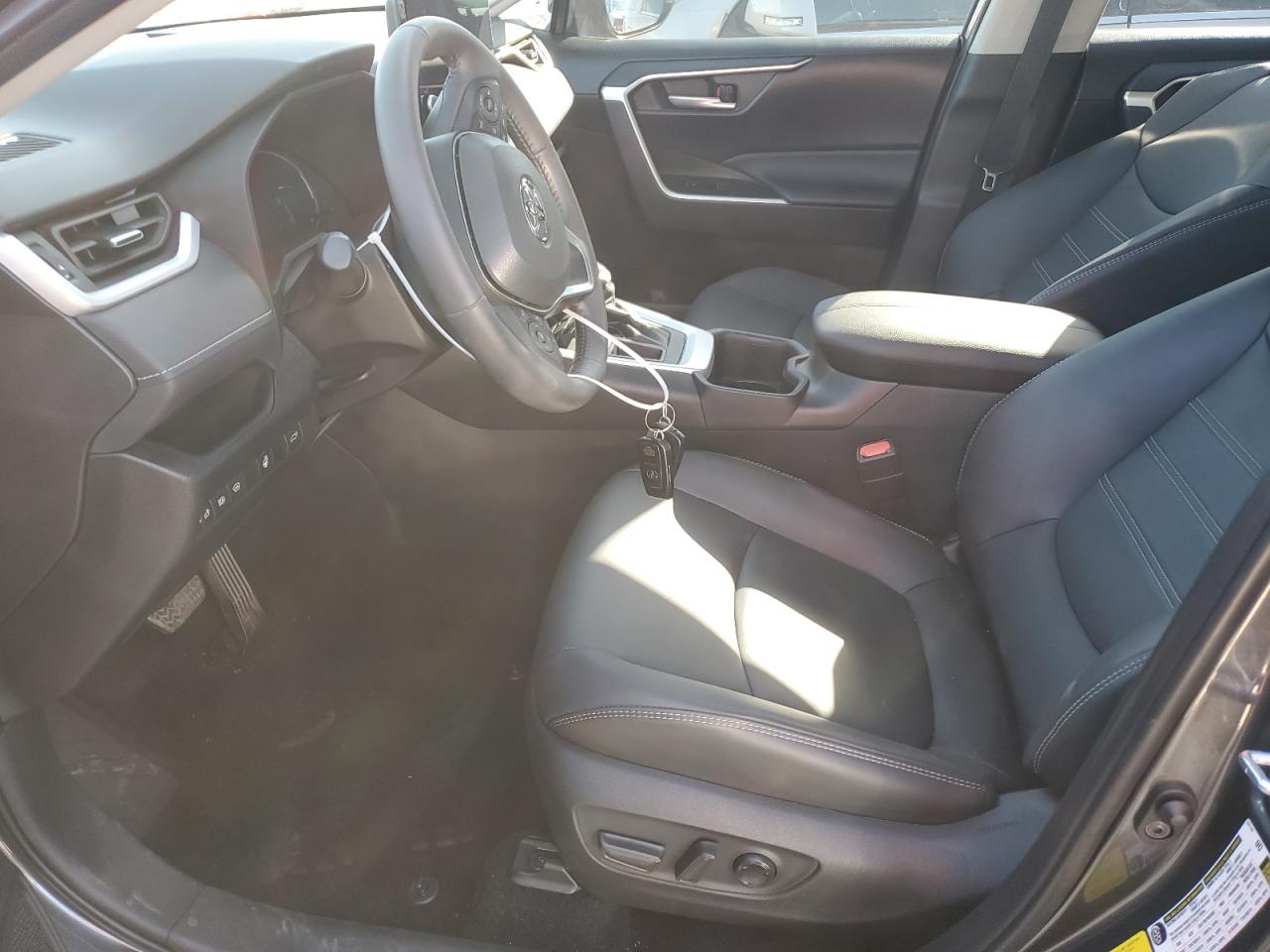 TOYOTA RAV4 XLE PREMIUM