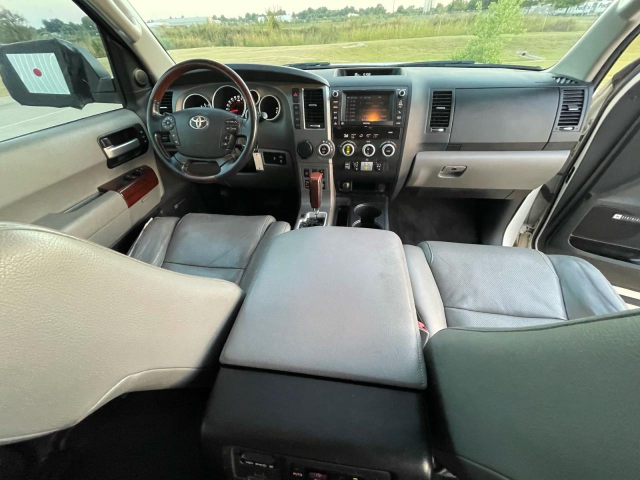 TOYOTA SEQUOIA PLATINUM