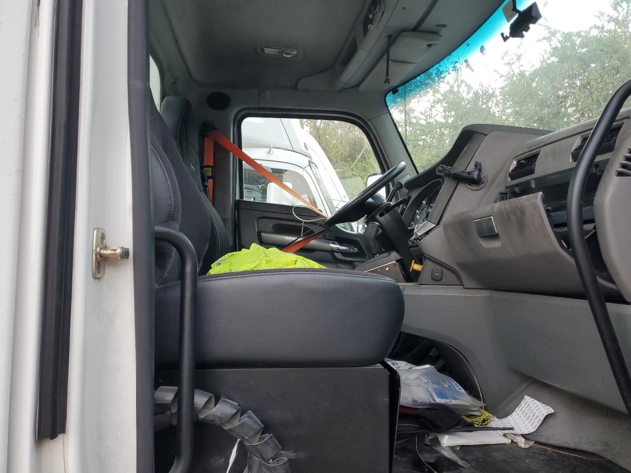 Lot #3266816923 2017 KENWORTH T680