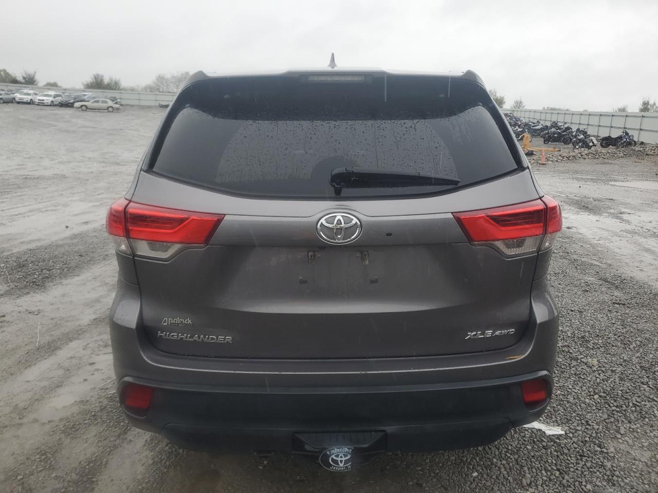 TOYOTA HIGHLANDER SE